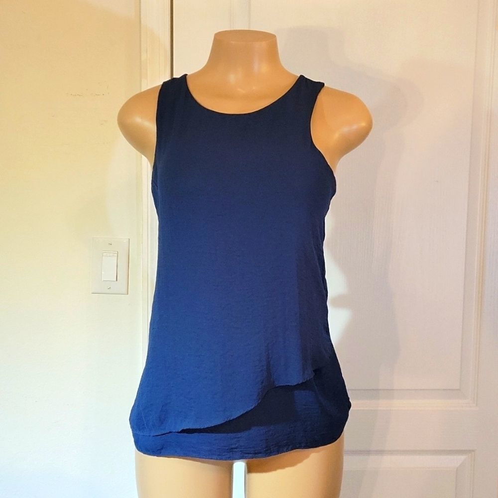 A.N.A NEW APPROACH SLEEVELESS ROUND NECKLINE ZIP CLOSURE TOP - Picture 2 of 15